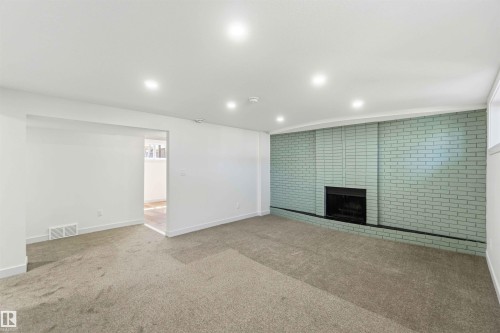 10207 165 Avenue, Edmonton, AB - Indoor Photo Showing Other Room