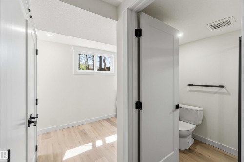 10207 165 Avenue, Edmonton, AB - Indoor