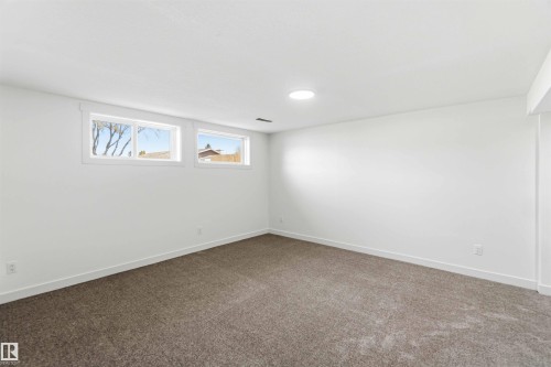 10207 165 Avenue, Edmonton, AB - Indoor Photo Showing Other Room