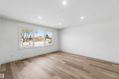 10207 165 Avenue, Edmonton, AB - Indoor Photo Showing Other Room