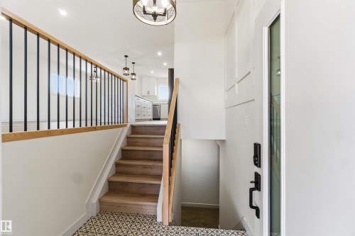10207 165 Avenue, Edmonton, AB - Indoor Photo Showing Other Room