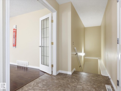 15135 43 Street Nw, Edmonton, AB - Indoor Photo Showing Other Room