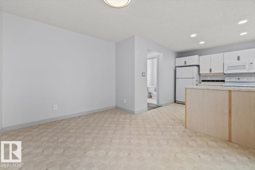 31 9935 167 Street, Edmonton, AB - Indoor Photo Showing Kitchen