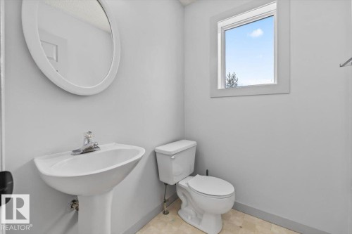 31 9935 167 Street, Edmonton, AB - Indoor Photo Showing Bathroom