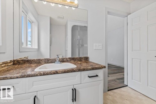 31 9935 167 Street, Edmonton, AB - Indoor Photo Showing Bathroom