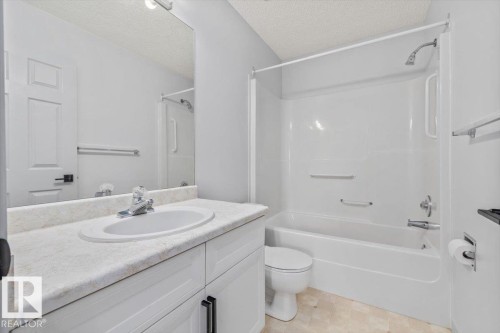 31 9935 167 Street, Edmonton, AB - Indoor Photo Showing Bathroom