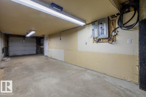 31 9935 167 Street, Edmonton, AB - Indoor Photo Showing Garage