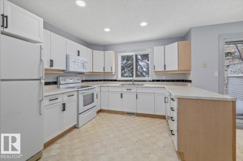 31 9935 167 Street, Edmonton, AB - Indoor Photo Showing Kitchen