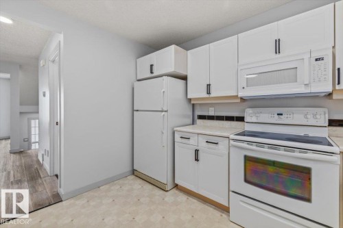 31 9935 167 Street, Edmonton, AB - Indoor Photo Showing Kitchen