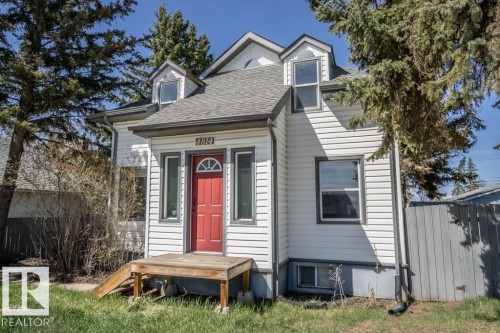 Two-story residence featuring white horizontal siding and a dark gray shingled roof - 4814 51 Ave, St. Paul Town, AB - Outdoor