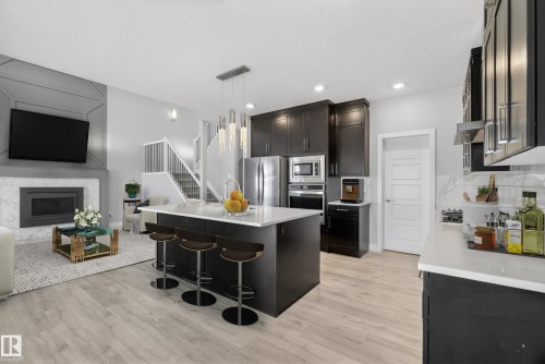 1523 Darby Bay, Edmonton, AB - Indoor Photo Showing Kitchen With Upgraded Kitchen