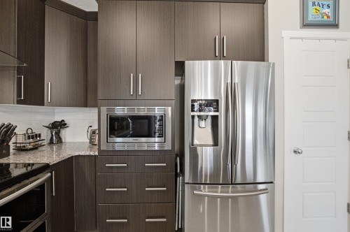 807 Eagleson Link, Edmonton, AB - Indoor Photo Showing Kitchen With Stainless Steel Kitchen With Upgraded Kitchen