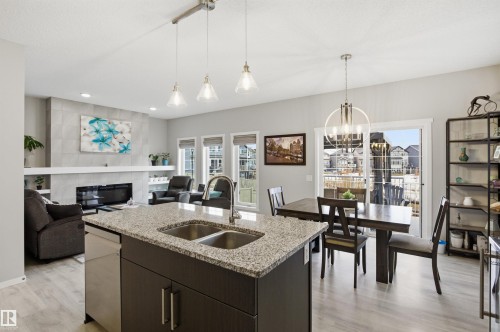 807 Eagleson Link, Edmonton, AB - Indoor