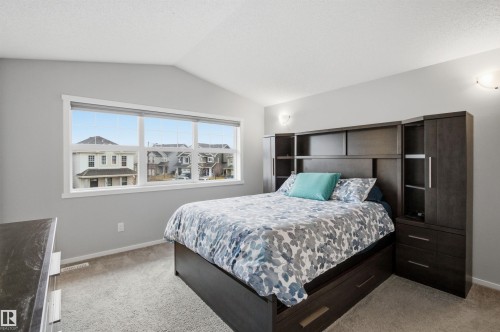 807 Eagleson Link, Edmonton, AB - Indoor Photo Showing Bedroom