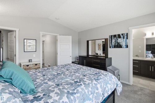 807 Eagleson Link, Edmonton, AB - Indoor Photo Showing Bedroom