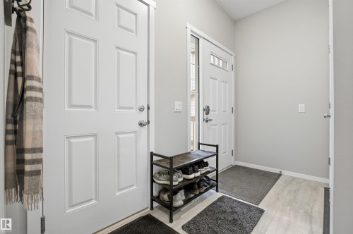807 Eagleson Link, Edmonton, AB - Indoor Photo Showing Other Room