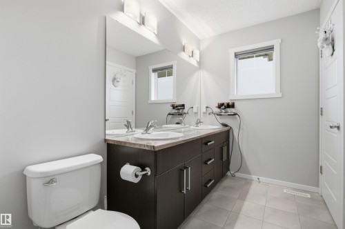 807 Eagleson Link, Edmonton, AB - Indoor Photo Showing Bathroom