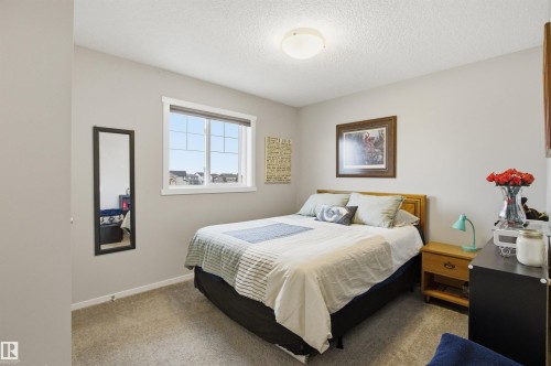 807 Eagleson Link, Edmonton, AB - Indoor Photo Showing Bedroom
