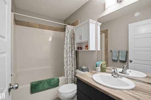 807 Eagleson Link, Edmonton, AB - Indoor Photo Showing Bathroom