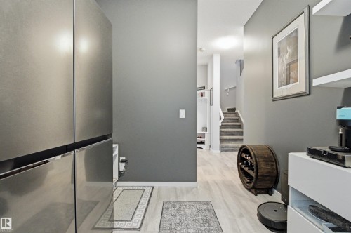 807 Eagleson Link, Edmonton, AB - Indoor Photo Showing Other Room