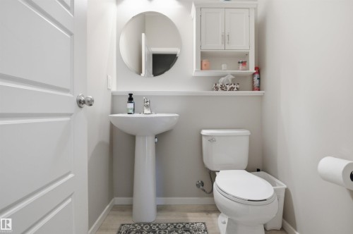 807 Eagleson Link, Edmonton, AB - Indoor Photo Showing Bathroom