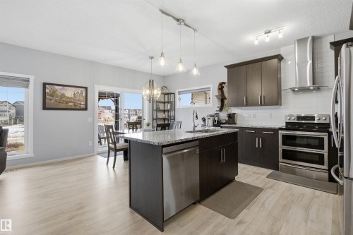 807 Eagleson Link, Edmonton, AB - Indoor Photo Showing Kitchen With Upgraded Kitchen