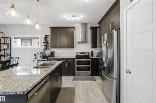 807 Eagleson Link, Edmonton, AB - Indoor Photo Showing Kitchen With Stainless Steel Kitchen With Double Sink With Upgraded Kitchen