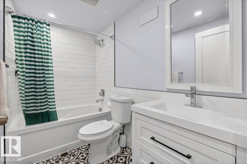 14835 103 Avenue, Edmonton, AB - Indoor Photo Showing Bathroom