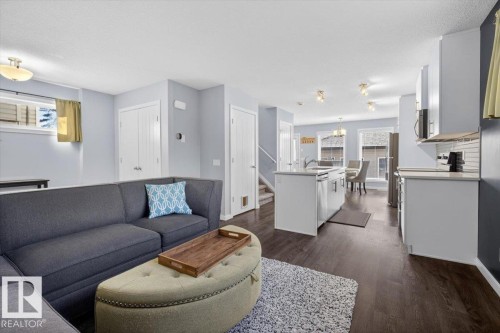 14835 103 Avenue, Edmonton, AB - Indoor Photo Showing Living Room
