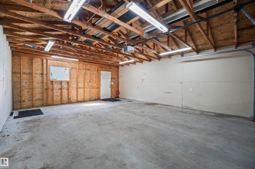 3041 Arthurs Crescent Sw, Edmonton, AB - Indoor Photo Showing Garage