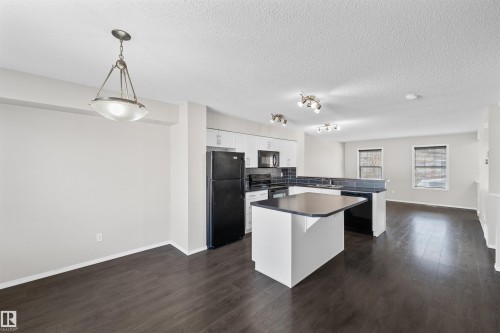 3041 Arthurs Crescent Sw, Edmonton, AB - Indoor Photo Showing Kitchen