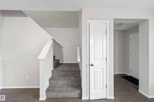3041 Arthurs Crescent Sw, Edmonton, AB - Indoor Photo Showing Other Room