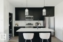 284 Chappelle Drive, Edmonton, AB  - Indoor Photo Showing Kitchen With Upgraded Kitchen 