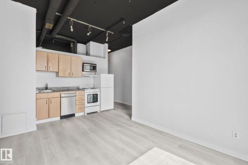 1312 10024 Jasper Avenue Nw, Edmonton, AB - Indoor Photo Showing Kitchen