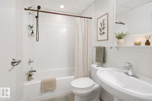 1312 10024 Jasper Avenue Nw, Edmonton, AB - Indoor Photo Showing Bathroom