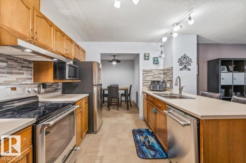 514 3 Perron Street, St. Albert, AB - Indoor Photo Showing Kitchen With Double Sink