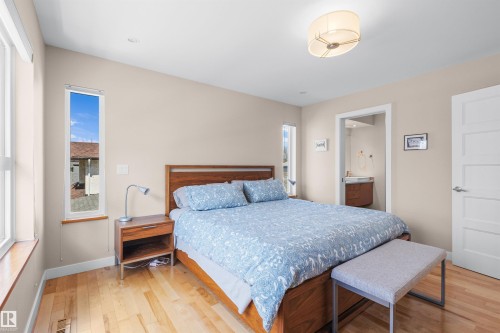 8839 93 Street, Edmonton, AB - Indoor Photo Showing Bedroom