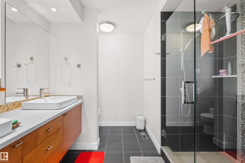 8839 93 Street, Edmonton, AB - Indoor Photo Showing Bathroom