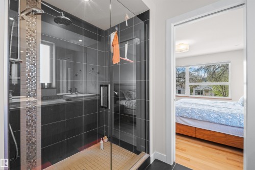 8839 93 Street, Edmonton, AB - Indoor Photo Showing Bathroom