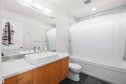 8839 93 Street, Edmonton, AB - Indoor Photo Showing Bathroom