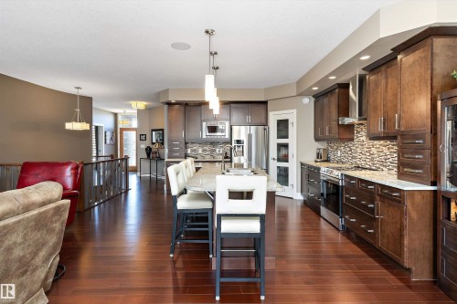 4628 Mead Place, Edmonton, AB - Indoor Photo Showing Kitchen With Upgraded Kitchen