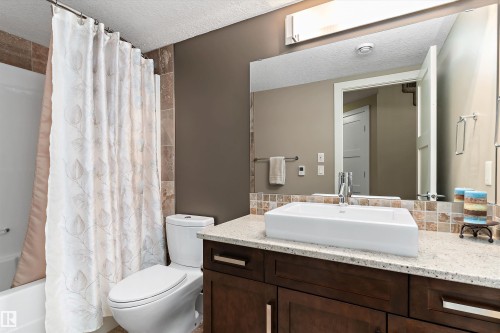 4628 Mead Place, Edmonton, AB - Indoor Photo Showing Bathroom