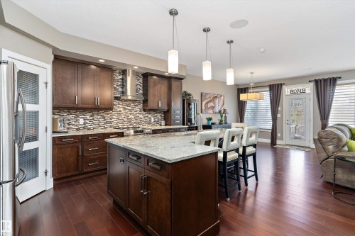 4628 Mead Place, Edmonton, AB - Indoor Photo Showing Kitchen With Upgraded Kitchen