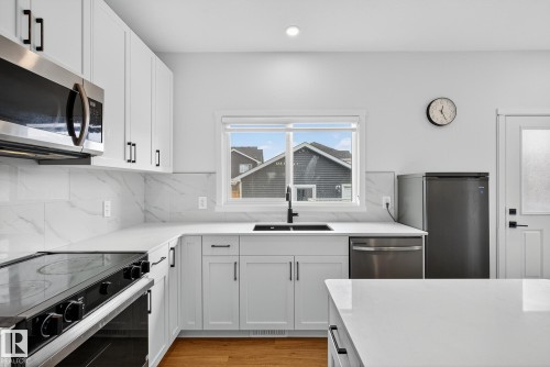 3451 169 Street, Edmonton, AB - Indoor Photo Showing Kitchen With Upgraded Kitchen