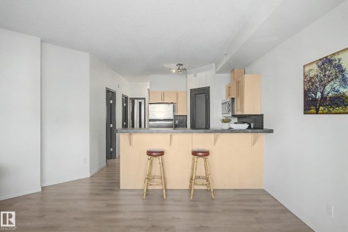 605 10504 99 Avenue, Edmonton, AB - Indoor Photo Showing Kitchen