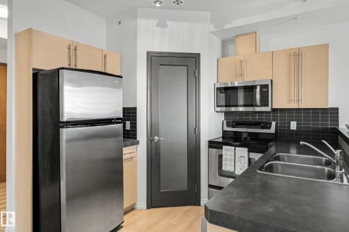 605 10504 99 Avenue, Edmonton, AB - Indoor Photo Showing Kitchen With Stainless Steel Kitchen With Double Sink