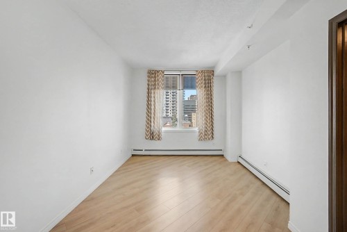 605 10504 99 Avenue, Edmonton, AB - Indoor Photo Showing Other Room