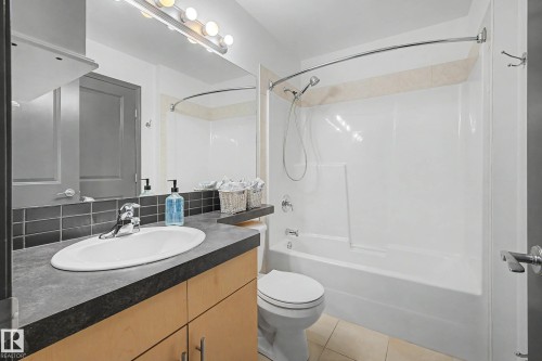 605 10504 99 Avenue, Edmonton, AB - Indoor Photo Showing Bathroom