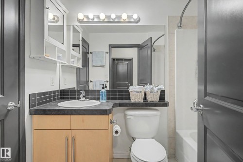 605 10504 99 Avenue, Edmonton, AB - Indoor Photo Showing Bathroom