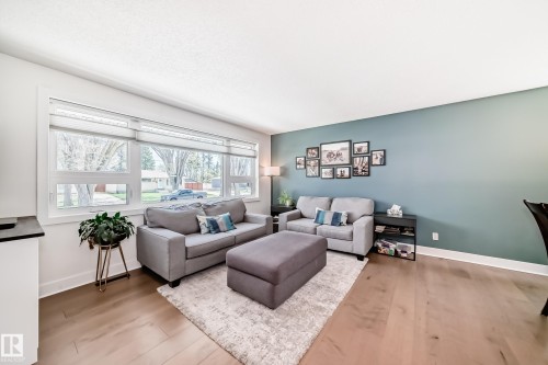 30 Sunnyside Crescent, St. Albert, AB - Indoor Photo Showing Living Room